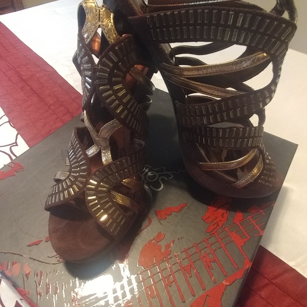 Strappy sandal